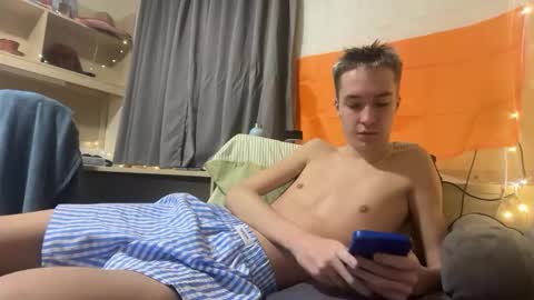 Snapshot of benji_j8 chatting on March 4, 2026, 10:27 pm benji_j8 online show from March 4, 2026, 10:27 pm