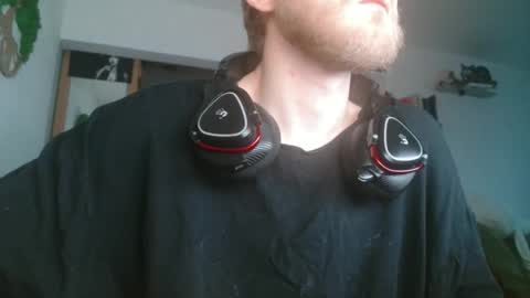 Cristaliness online show from November 2, 2025, 1:57 pm