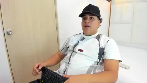 Snapshot of bennett_alejoo chatting on September 17, 2025, 4:41 pm bennett_alejoo online show from September 17, 2025, 4:41 pm