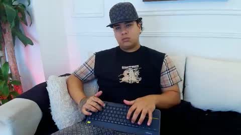 bennett_alejoo online show from November 11, 2025, 7:03 pm