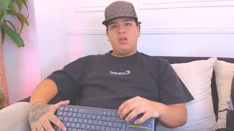 bennett_alejoo online show from February 26, 2026, 2:43 am