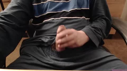 Snapshot of benni90er chatting on November 17, 2025, 10:15 pm benni90er online show from November 17, 2025, 10:15 pm