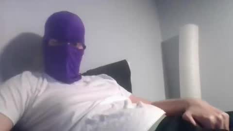 bennybueno online show from April 23, 2026, 3:41 am