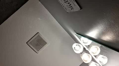 Snapshot of bennyc04041987 chatting on October 22, 2025, 5:30 am BennyC online show from October 22, 2025, 5:30 am