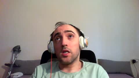 Snapshot of bentish chatting on June 16, 2026, 6:49 am bentish online show from June 16, 2026, 6:49 am