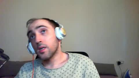 Snapshot of bentish chatting on June 17, 2026, 2:07 pm bentish online show from June 17, 2026, 2:07 pm