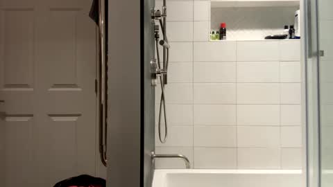 benz10001 online show from September 20, 2025, 3:07 am