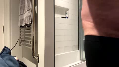 benz10001 online show from October 13, 2025, 2:55 am