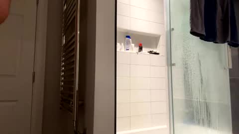 benz10001 online show from February 10, 2026, 4:16 am