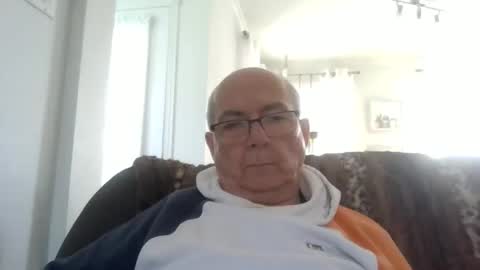 bernard1102 online show from June 2, 2026, 7:49 pm