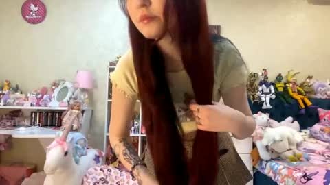 Eva  online show from April 25, 2026, 7:33 am
