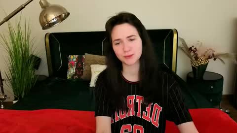 Snapshot of berrydiva chatting on May 3, 2026, 7:53 pm Violette online show from May 3, 2026, 7:53 pm