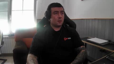 berto3389 online show from June 1, 2026, 1:24 pm