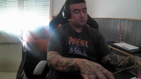berto3389 online show from June 8, 2026, 5:35 pm