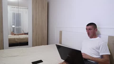 Alex and Victoria online show from October 6, 2025, 4:48 pm