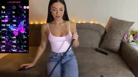 Teya online show from December 1, 2025, 9:42 pm