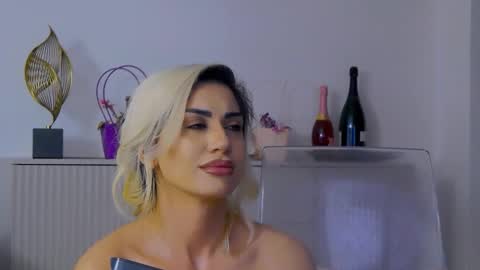 Snapshot of bethierusse chatting on March 16, 2026, 2:39 am bethierusse online show from March 16, 2026, 2:39 am