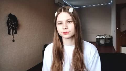 Snapshot of bethkallberg chatting on June 5, 2026, 12:33 pm Leila online show from June 5, 2026, 12:33 pm