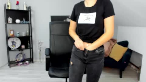 bettyjamess online show from November 14, 2025, 4:55 am