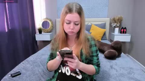 Mila Sweet online show from September 16, 2025, 4:35 am