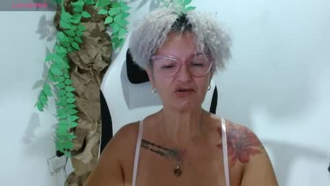 Snapshot of bety_cum3 chatting on April 22, 2026, 11:01 am bibiana online show from April 22, 2026, 11:01 am