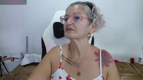 Snapshot of bety_cum3 chatting on April 28, 2026, 10:42 am bibiana online show from April 28, 2026, 10:42 am