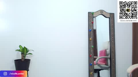 Nicolle Aviles online show from February 22, 2025, 2:19 pm