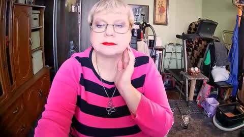 BeverlyQCynia online show from October 23, 2025, 10:47 am