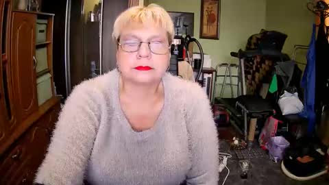 BeverlyQCynia online show from October 25, 2025, 10:56 am