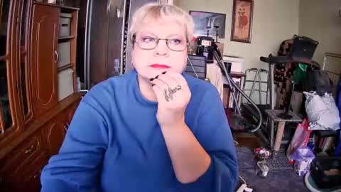 BeverlyQCynia online show from November 14, 2025, 12:26 pm