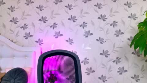 Snapshot of bewitching_eva chatting on September 12, 2025, 7:19 am Eva online show from September 12, 2025, 7:19 am