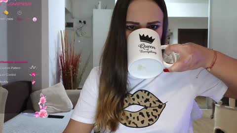   BeyonceDoll       Twitter DollBeyonce    online show from December 13, 2025, 8:36 pm