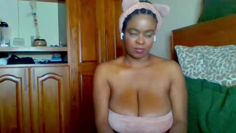 Snapshot of bianca_ebony chatting on February 6, 2025, 9:49 pm bianca ebony online show from February 6, 2025, 9:49 pm