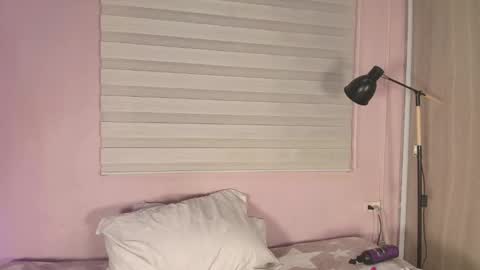 biancaa__18 online show from November 6, 2025, 7:48 pm