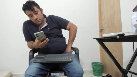 Tommy online show from November 30, 2025, 7:40 pm