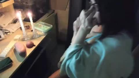 Snapshot of big_mam chatting on January 8, 2025, 1:32 am mom online show from January 8, 2025, 1:32 am