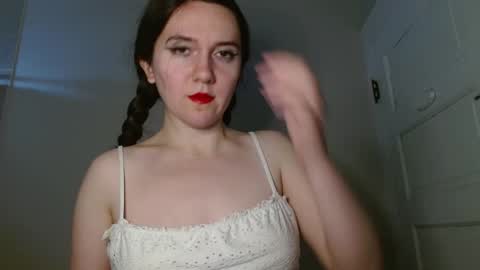 Isabella online show from November 23, 2025, 12:38 pm