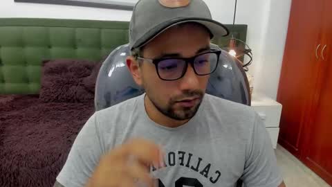 Snapshot of bigcock_hair chatting on October 14, 2025, 10:32 pm bigcock_hair online show from October 14, 2025, 10:32 pm