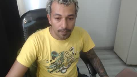 Snapshot of bigcock_hair chatting on October 21, 2025, 8:09 pm bigcock_hair online show from October 21, 2025, 8:09 pm