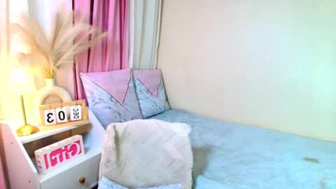 HOLLY online show from December 3, 2025, 10:02 am