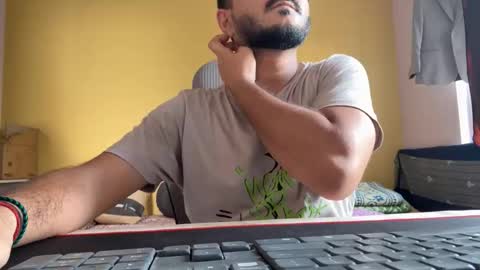 bighandsomesatisfy online show from April 11, 2026, 11:14 am