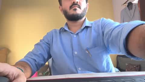 bighandsomesatisfy online show from April 15, 2026, 10:55 am