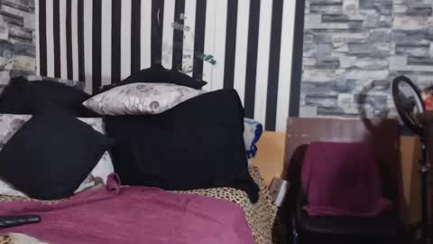 Snapshot of bighotmature chatting on April 8, 2026, 10:37 am bighotmature online show from April 8, 2026, 10:37 am