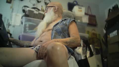 bigjeff01 online show from November 2, 2025, 5:26 pm