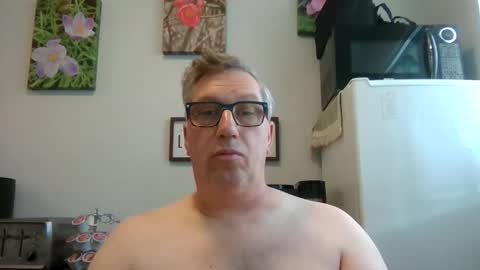bignhard_69_ online show from May 1, 2026, 5:06 pm