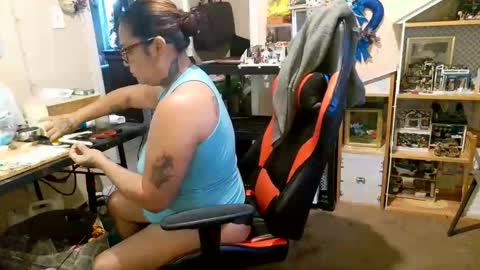 Snapshot of bigolemini chatting on December 4, 2025, 1:09 pm the Mini mami online show from December 4, 2025, 1:09 pm