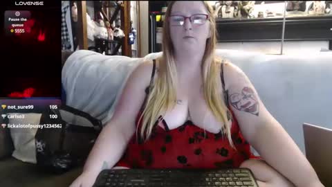Snapshot of bigtitsgirl9991 chatting on December 30, 2024, 7:04 am Kim online show from December 30, 2024, 7:04 am