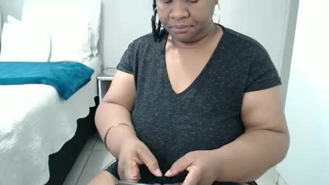 Snapshot of bigtitshornygirlxxx chatting on November 30, 2025, 4:16 am Lona online show from November 30, 2025, 4:16 am