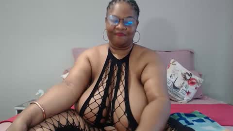 Snapshot of bigtitshornygirlxxx chatting on May 18, 2026, 9:37 am Lona online show from May 18, 2026, 9:37 am