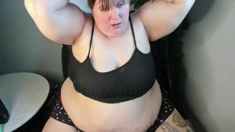 Snapshot of bigtittybbw chatting on May 2, 2026, 6:13 pm bigtittybbw online show from May 2, 2026, 6:13 pm